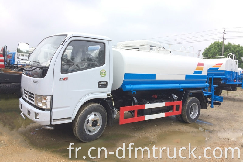 Dongfeng Dollicar D6 115hp 4x2 Sprinkler Truck